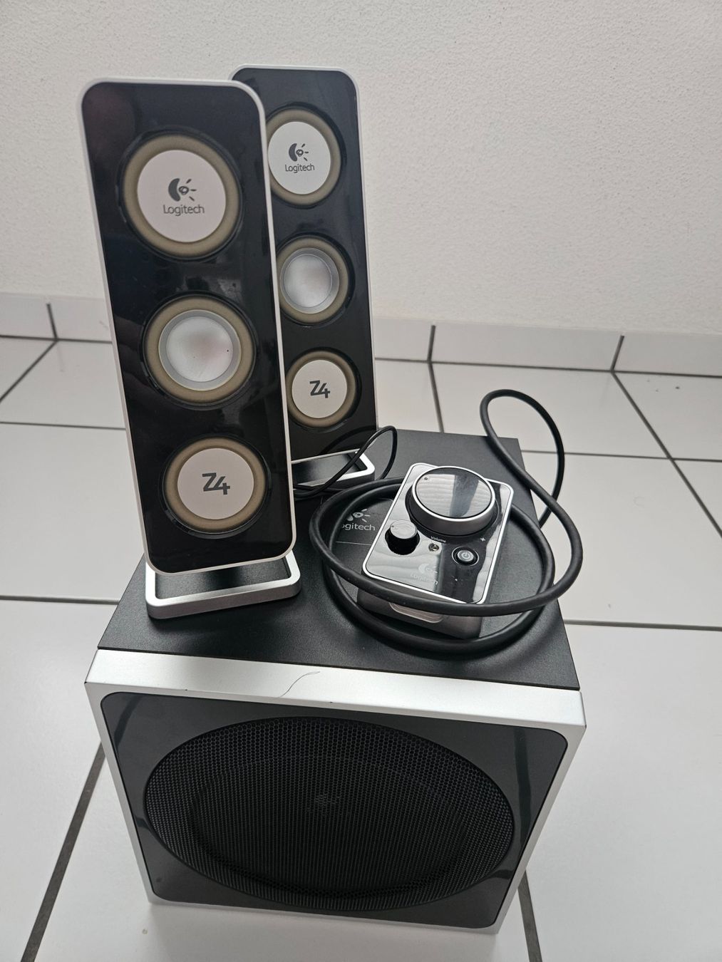 Logitech Casse acustiche: Logitech Z-4 2.1 Soundsystem mit Subwoofer – Usato da Schattdorf venduto da OD-Andi