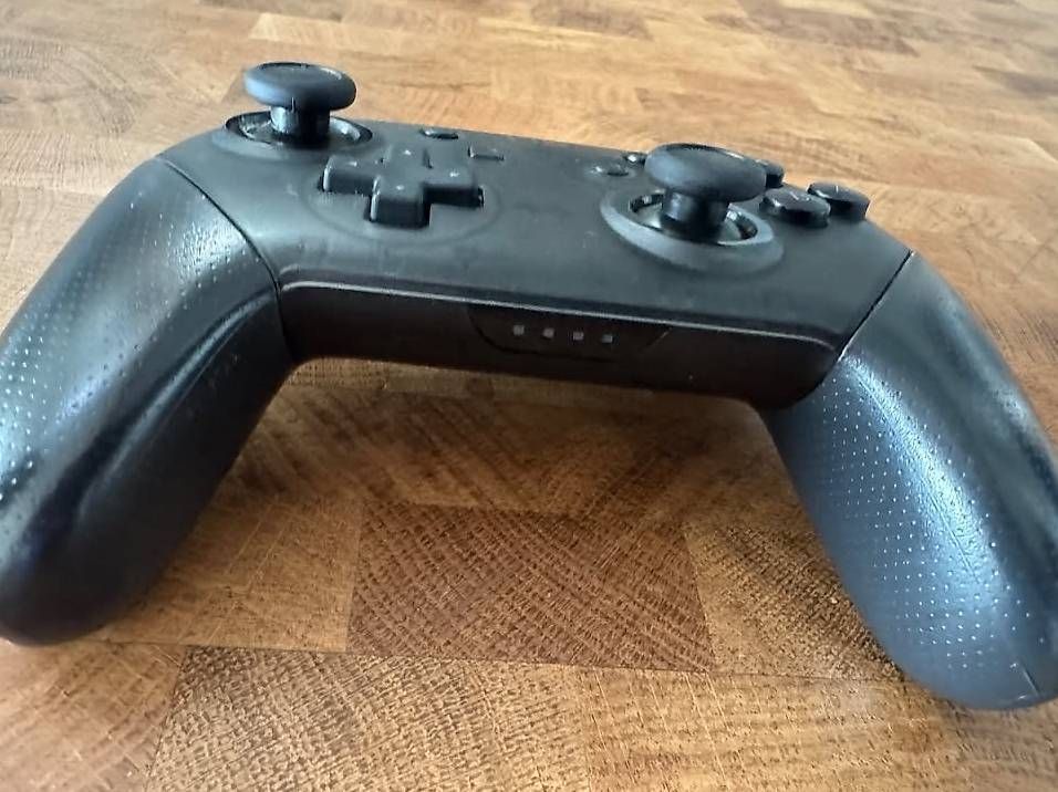 Controller: Nintendo Switch Pro Controller – Usato da Bussigny venduto da cmattiello 3