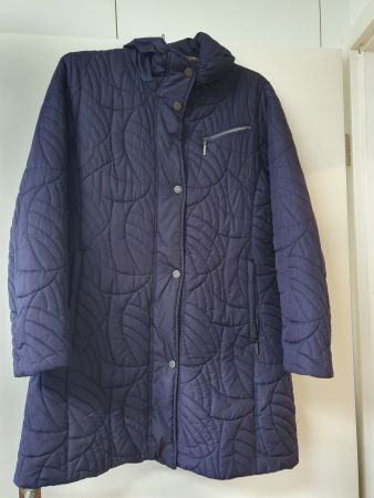 Neuwertiger Mantel violett  Gr. 38