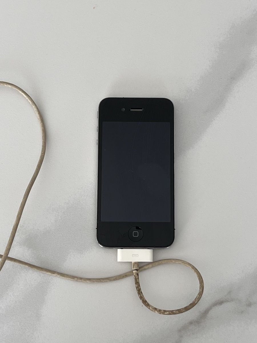 Apple Handys / Smartphones: iPhone 4s schwarz defekt  – Defekt aus Winterthur von ChicMarkt