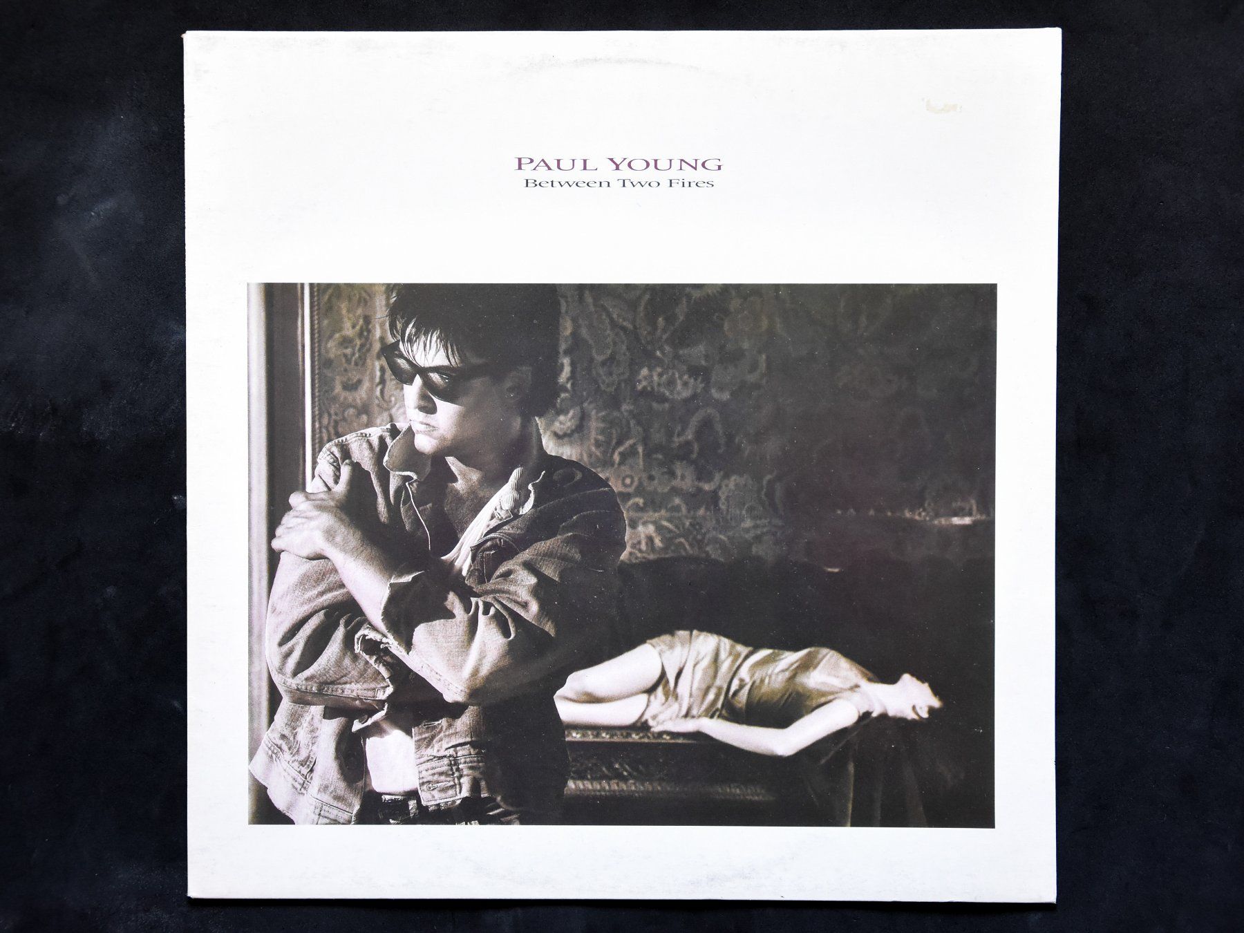 Schallplatten: Paul Young - Between Two Fires – Gebraucht aus Belmont-sur-Yverdon von ag97