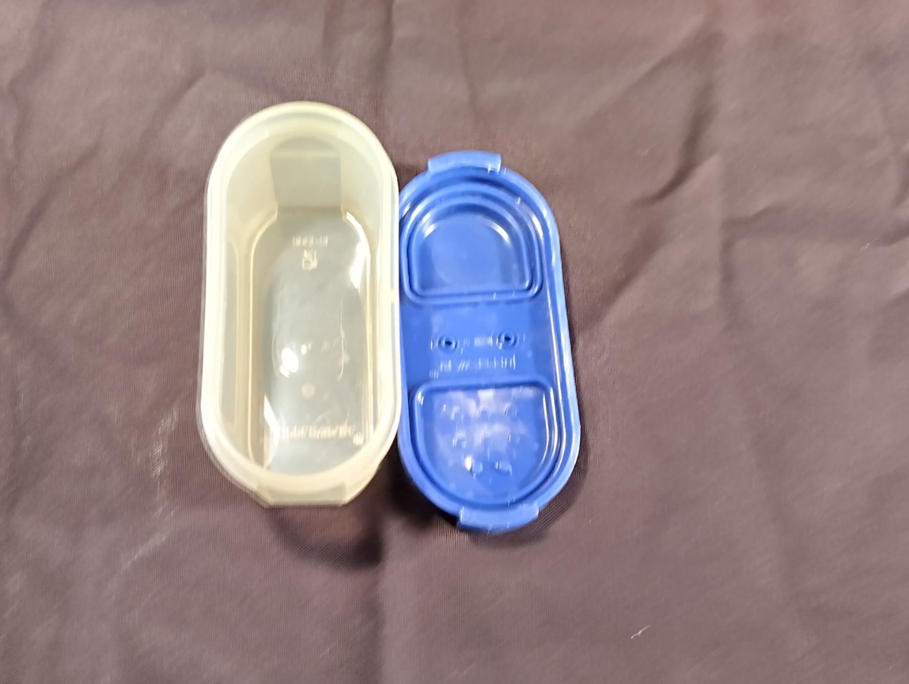 Tupperware Contenitori & Simili: Tupperware Behälter mit 2 verschiedenen Oeffnungen – Usato da Bellach venduto da JingleCherry 5