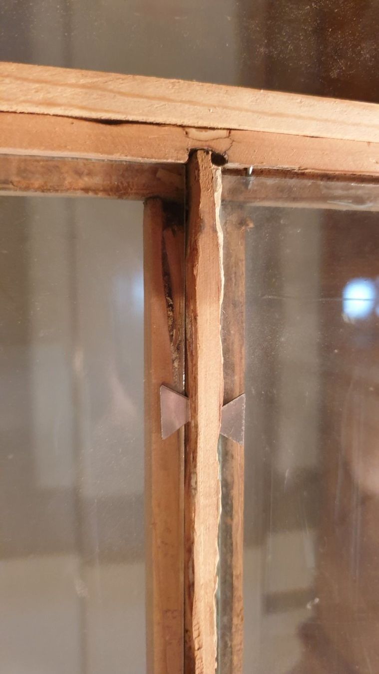 Articoli in legno: Hänge Gänterli Vitrine – Usato da Embrach venduto da Olympia52 7