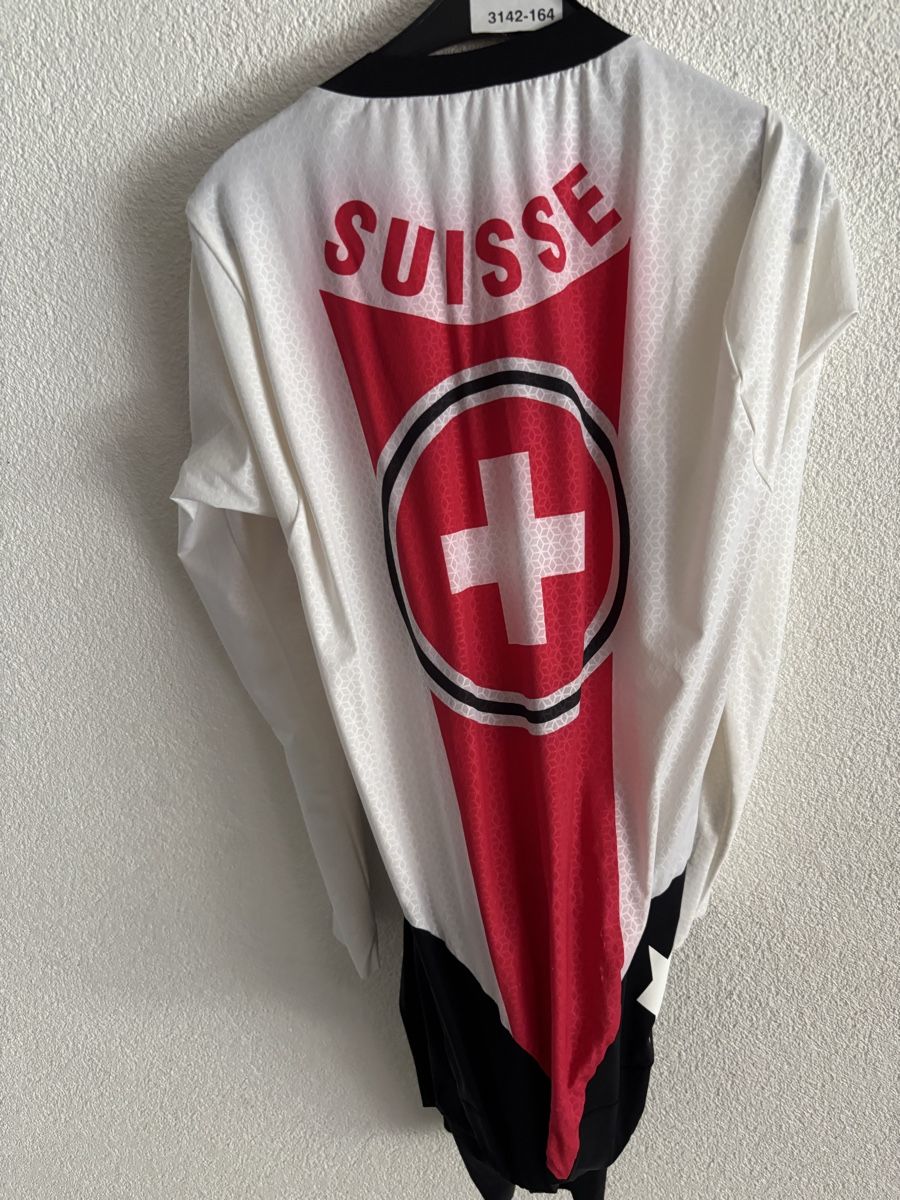 Assos Canottiere & Pantaloni: Combinaison Assos Équipe Suisse – Nuovo (secondo la descrizione) da Bassecourt venduto da arn_cgl2 2
