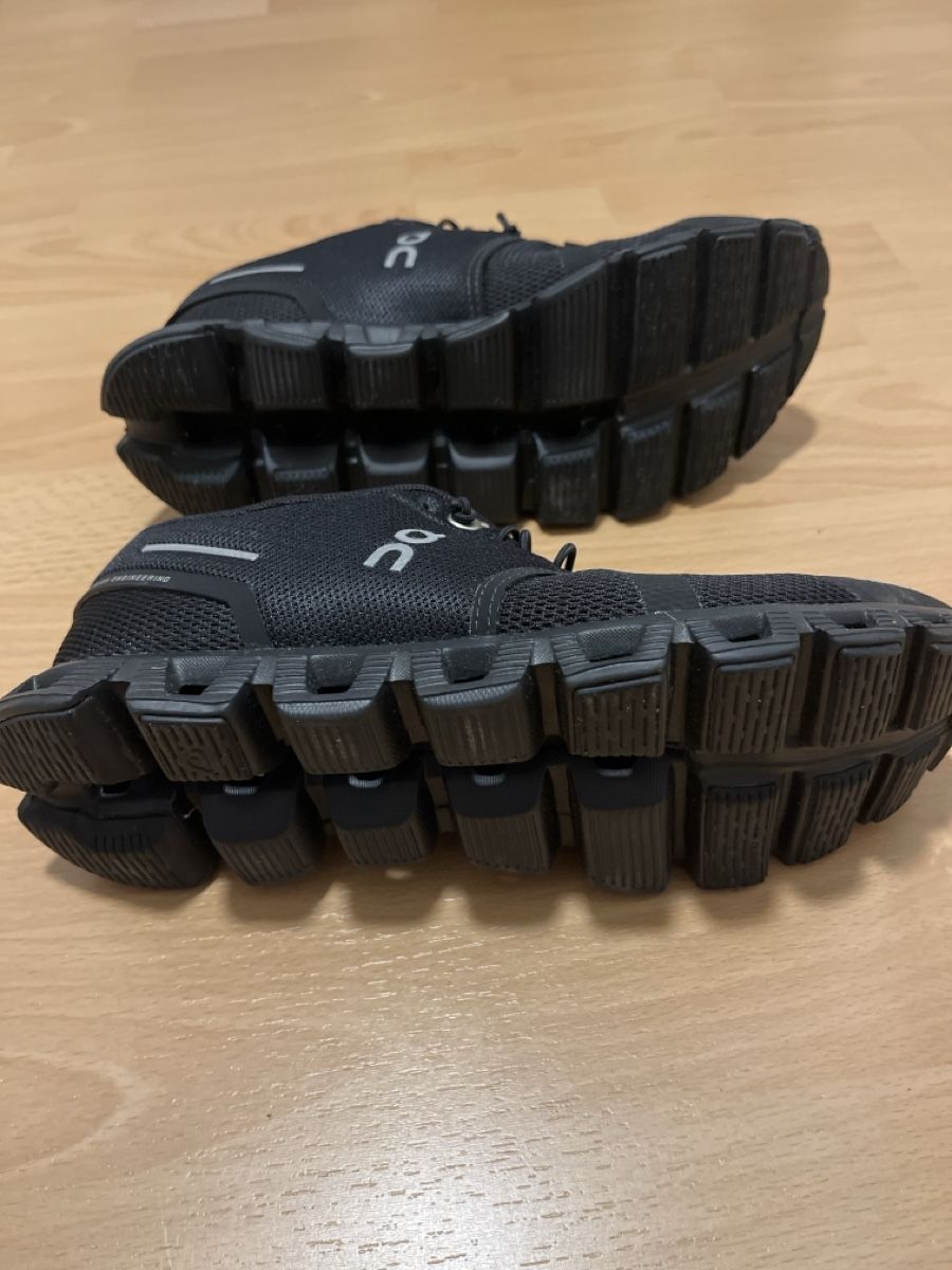 On Scarpe da donna: On Cloud Laufschuhe schwarz – Nuovo (secondo la descrizione) da Rorschacherberg venduto da dze_my6f 1