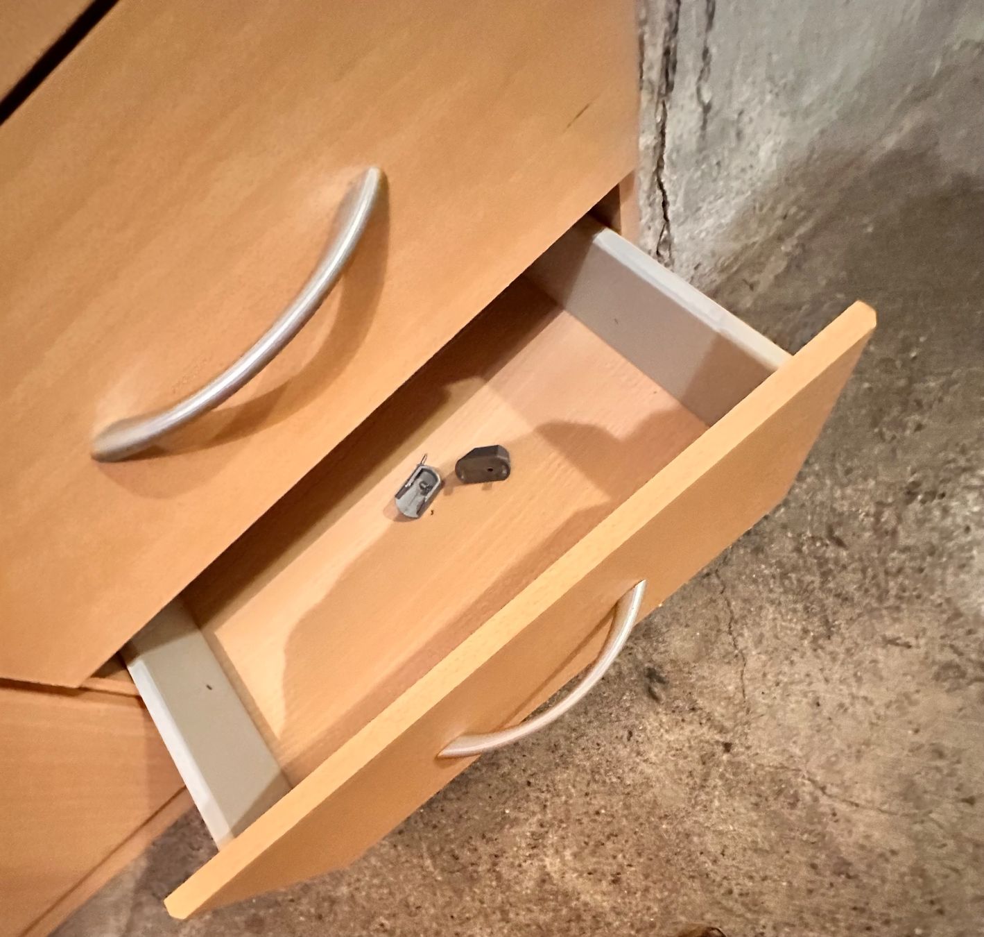 Armadi: Schrank (ohne Inhalt) – Difettoso da Zürich venduto da Lochita 3