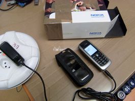 Nokia 6021, Top Zustand, SIM Lock frei mit neu Akku u.Tasche