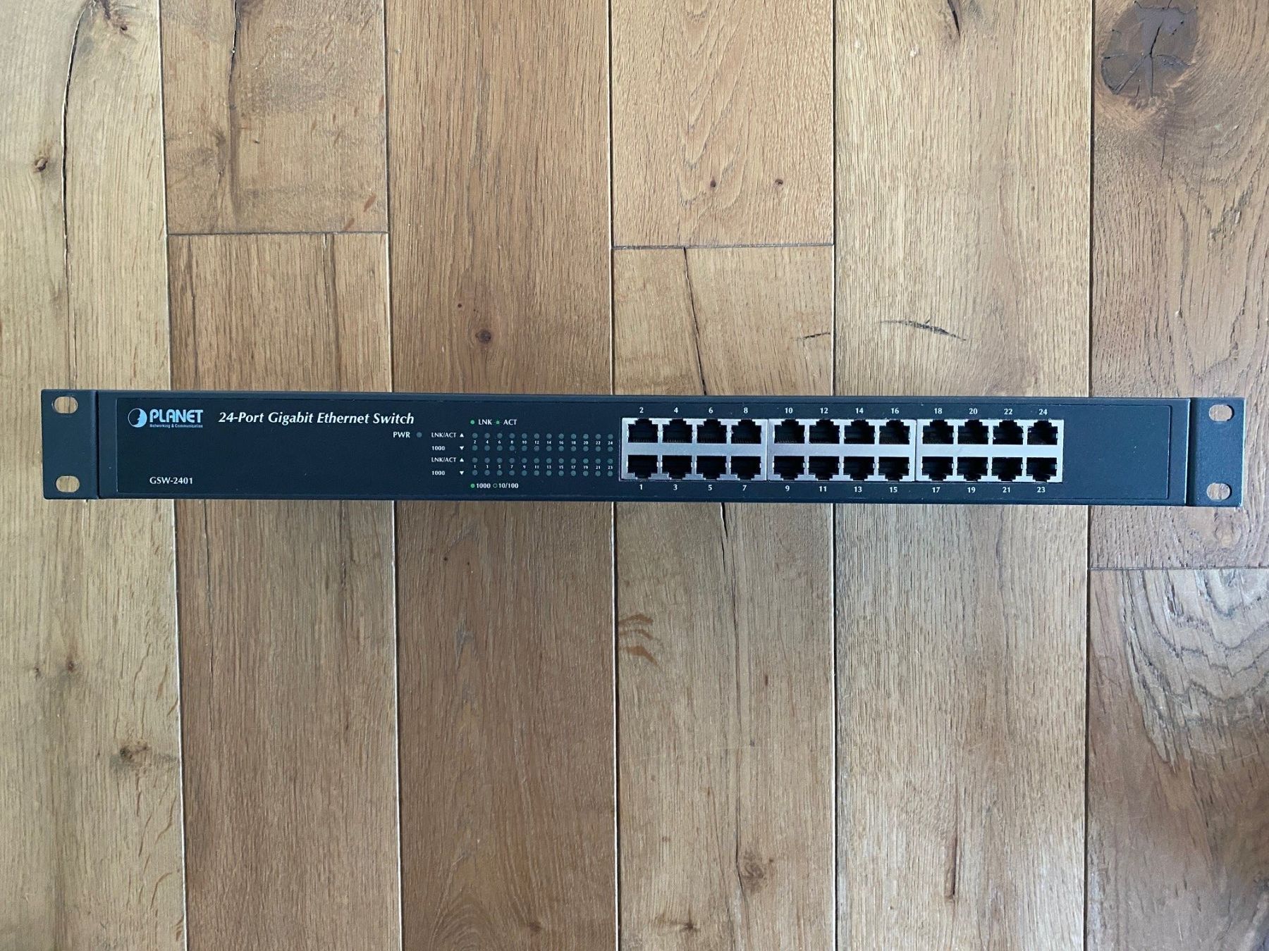 Hub & Switch: Planet GSW2401 24x1Gbps Port Switch – Usato da Meilen venduto da jacobacci