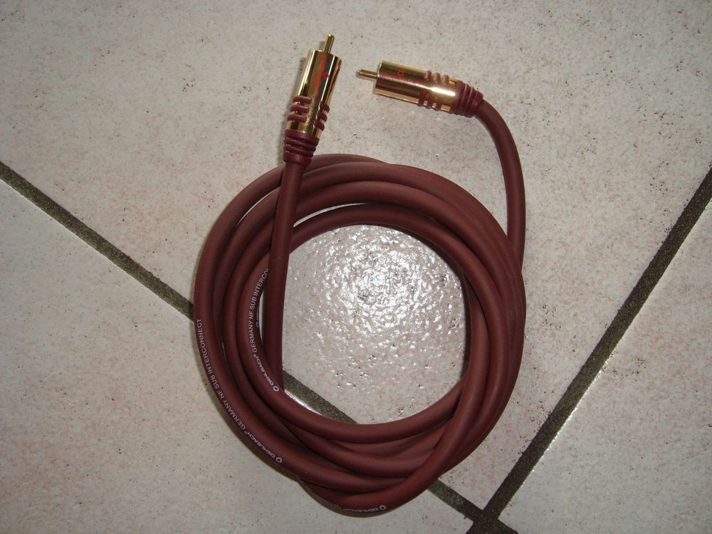 Oehlbach NF Y-Sub 300 - Y-Cinch subwoofer cable - 2x cinch/1x cinch - flexible cable with efficient shielding - 3m - red
