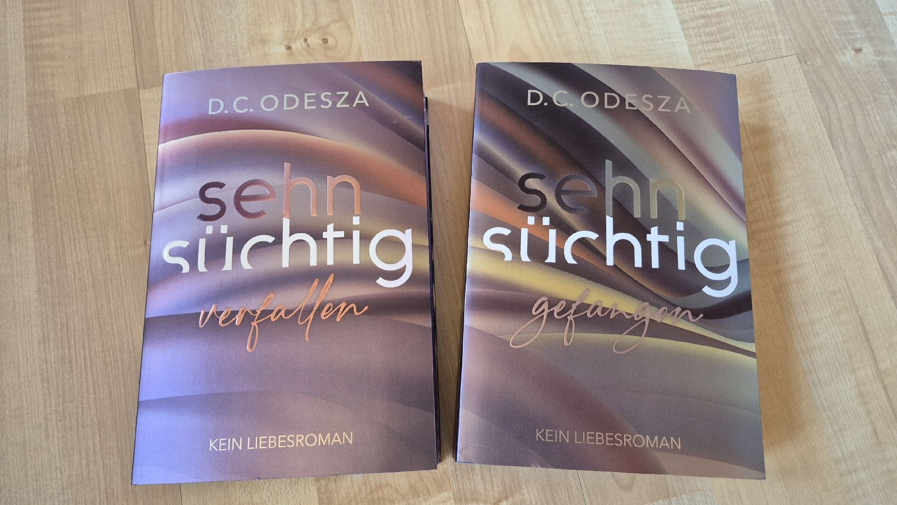 Libri: D.C. Odesza - Sehnsüchtig: Verfallen & Gefangen – Nuovo (secondo la descrizione) da Bargen BE venduto da Hahela13