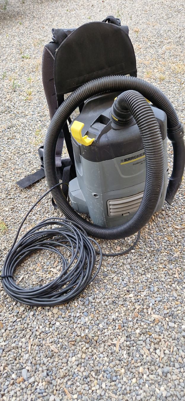 Kärcher Aspirapolveri & Accessori: ASPIRATEUR DORSAL KARCHER BV5 – Usato da St. Ursen venduto da cpi23