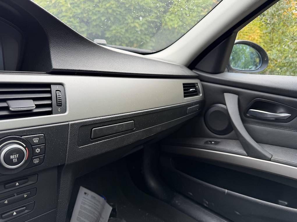 Tutti pezzi di ricambio auto: Armaturenbrett Bmw e90/e91/e92 – Usato da Muri AG venduto da Aero96 1