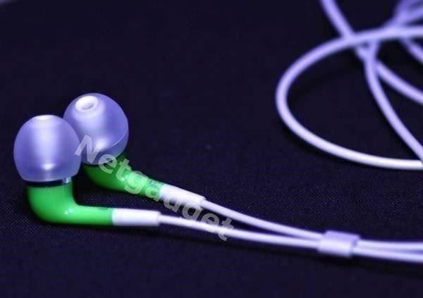 Cuffie: In Ear Headset Kopfhörer für iPhone iPod – Nuovo e nell'imballaggio originale da Yverdon-les-Bains venduto da Netgadget 1