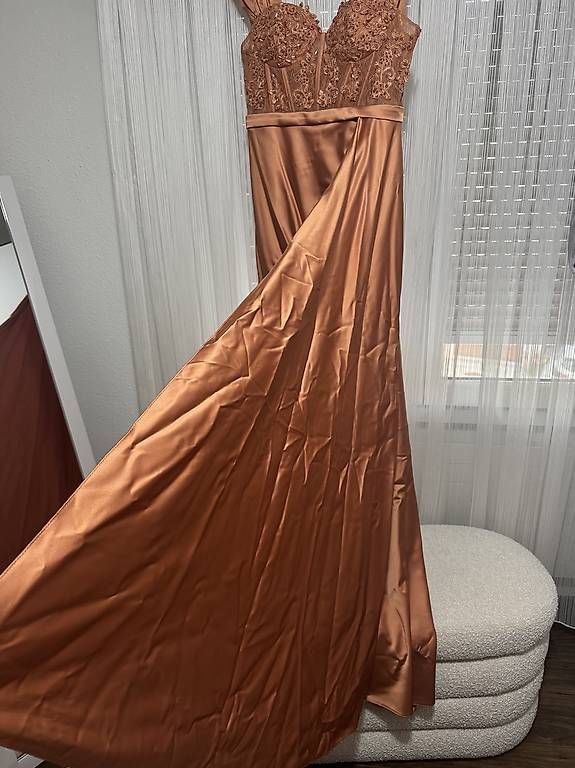 Vestiti: Elegantes Abendkleid / Ballkleid, Grösse 44 – Usato da Lachen SZ venduto da Aysenur30 4