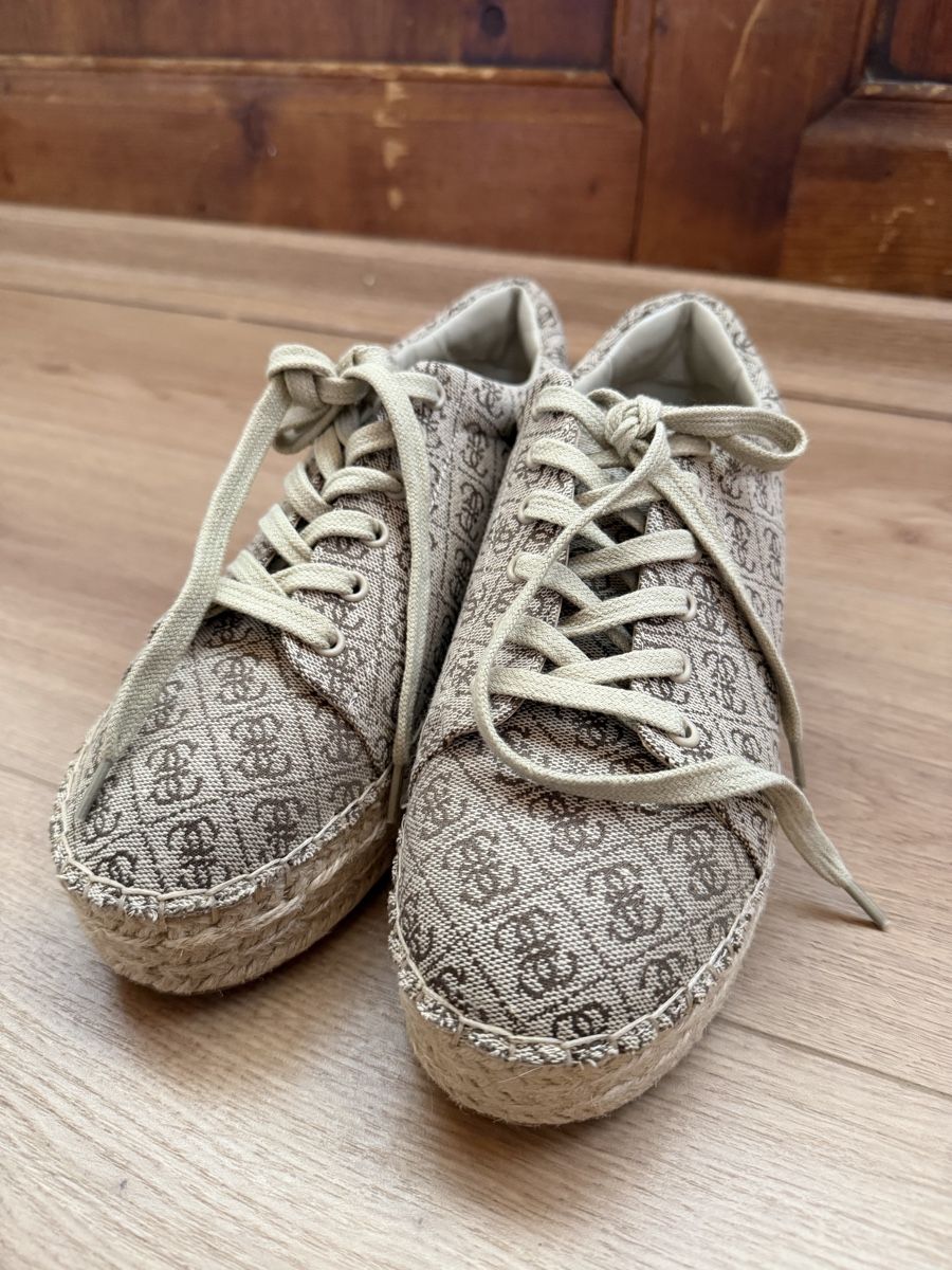 Guess Chaussures femmes: GUESS chaussures t39 – D'occasion à La Sagne VD par jeliquidetout
