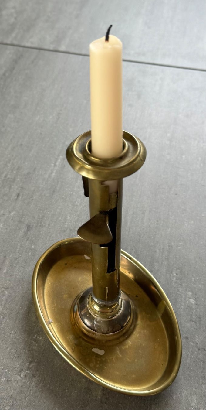 Portacandele: Antiker Messing-Kerzenhalter mit Schiebemechanik – Usato da Zürich venduto da Alot16 9