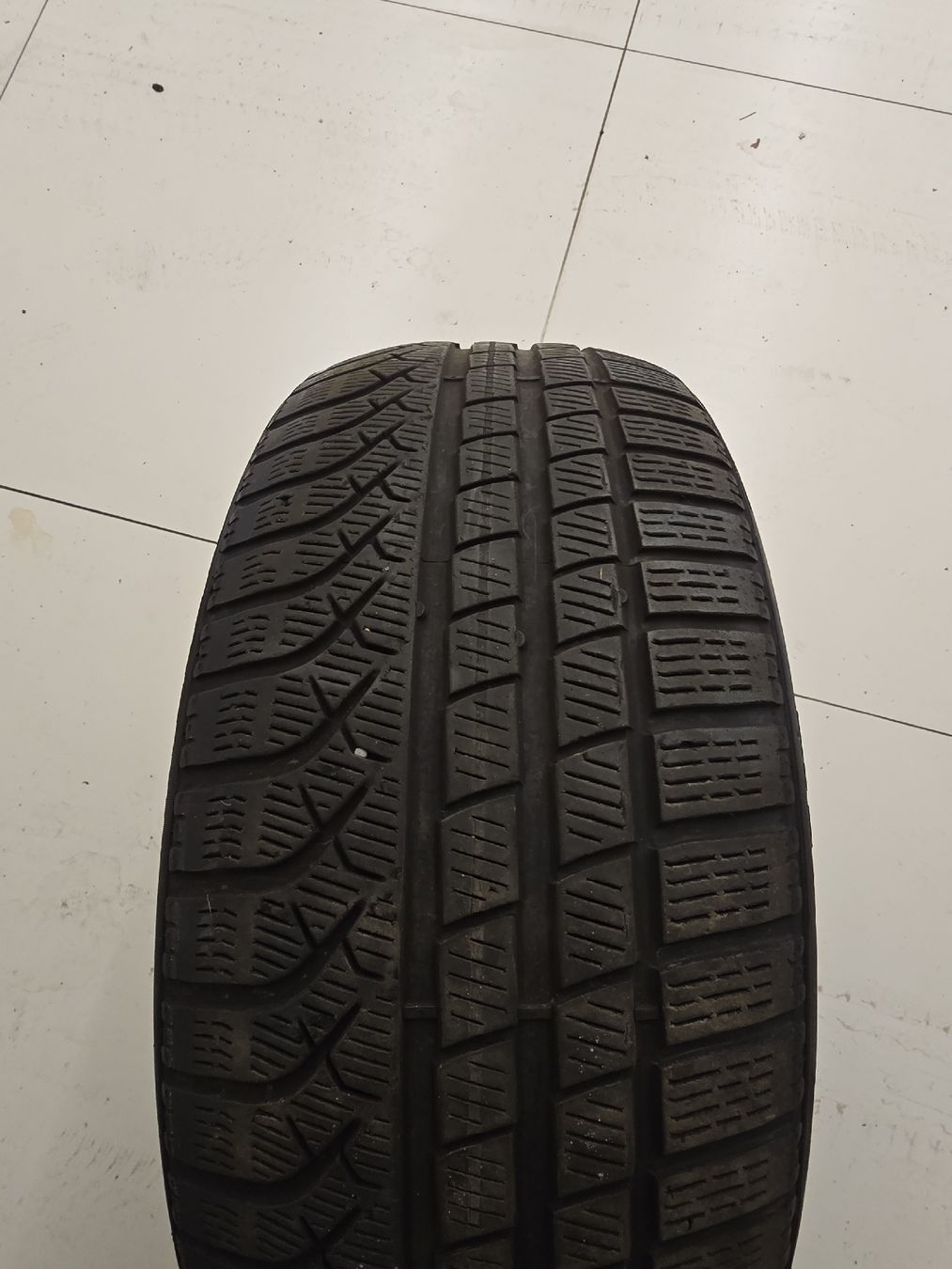 Altro in Scrittura & Disegno: Pneus hiver Porsche Taycan – Usato da Rolle venduto da Challenge13 3