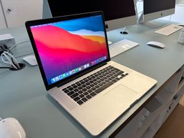 MacBookPro15"Retina|i7|2.2GHz|16GB|1TB Flash SSD