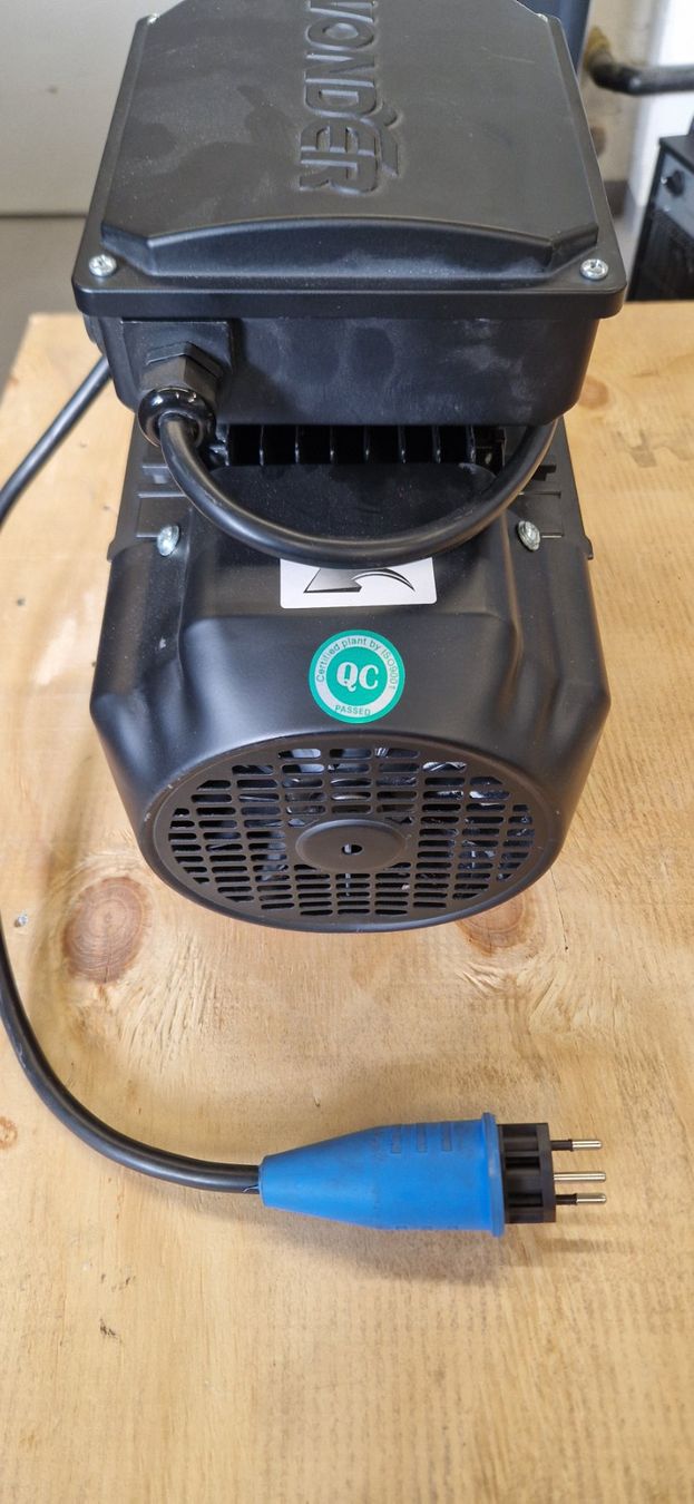 Motori: Wechselstrommotor 2.2 KW (Einphasig) – Nuovo (secondo la descrizione) da Effretikon venduto da American_Sportswear 1