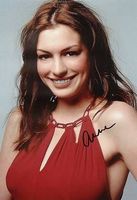 Original Autogramm von ANNE HATHAWAY auf Großfoto