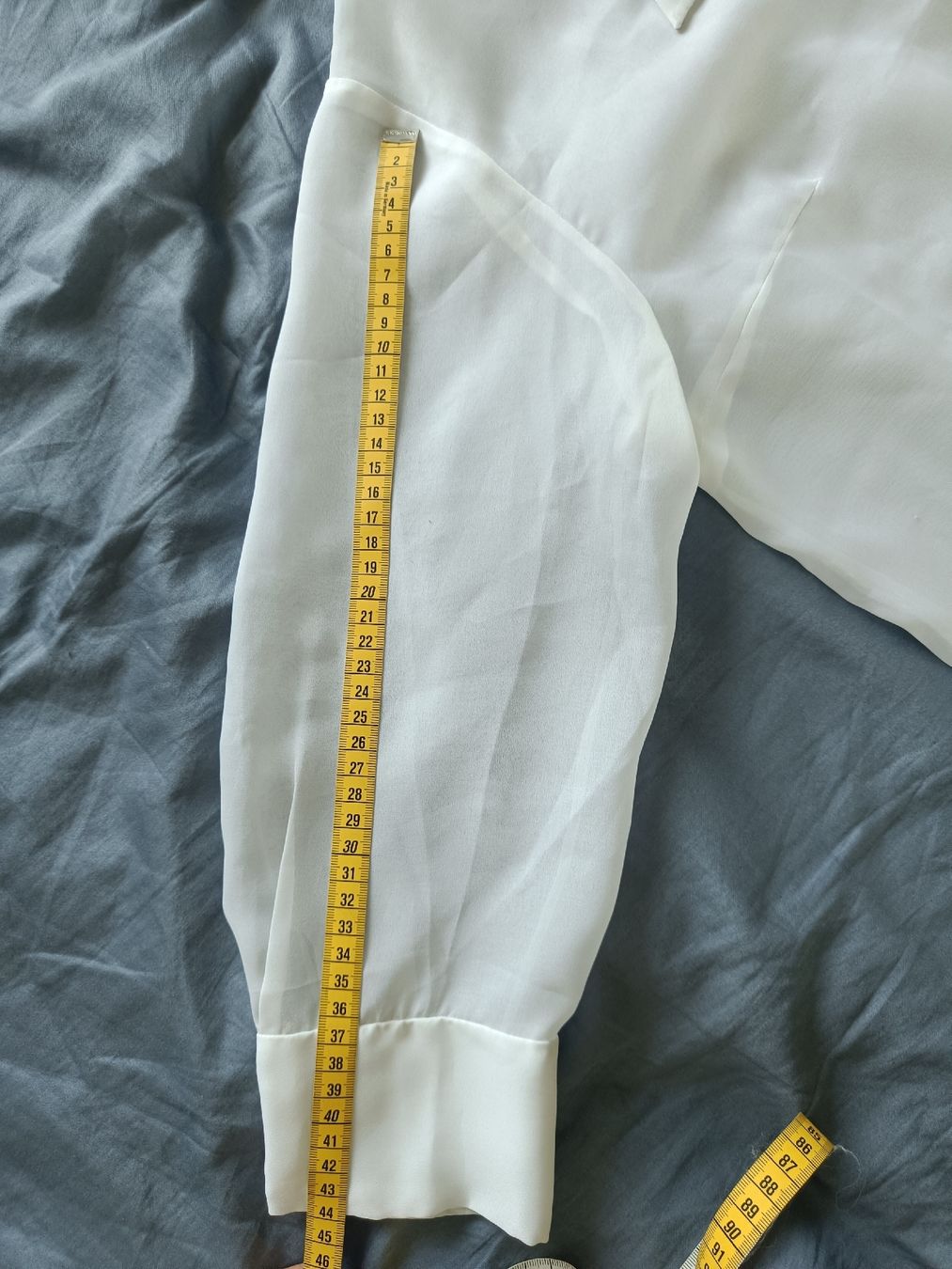 Camicette: Vintage White Blouse with a Bow - Geneve – Usato da Rotkreuz venduto da Prelovedswitzerland 4