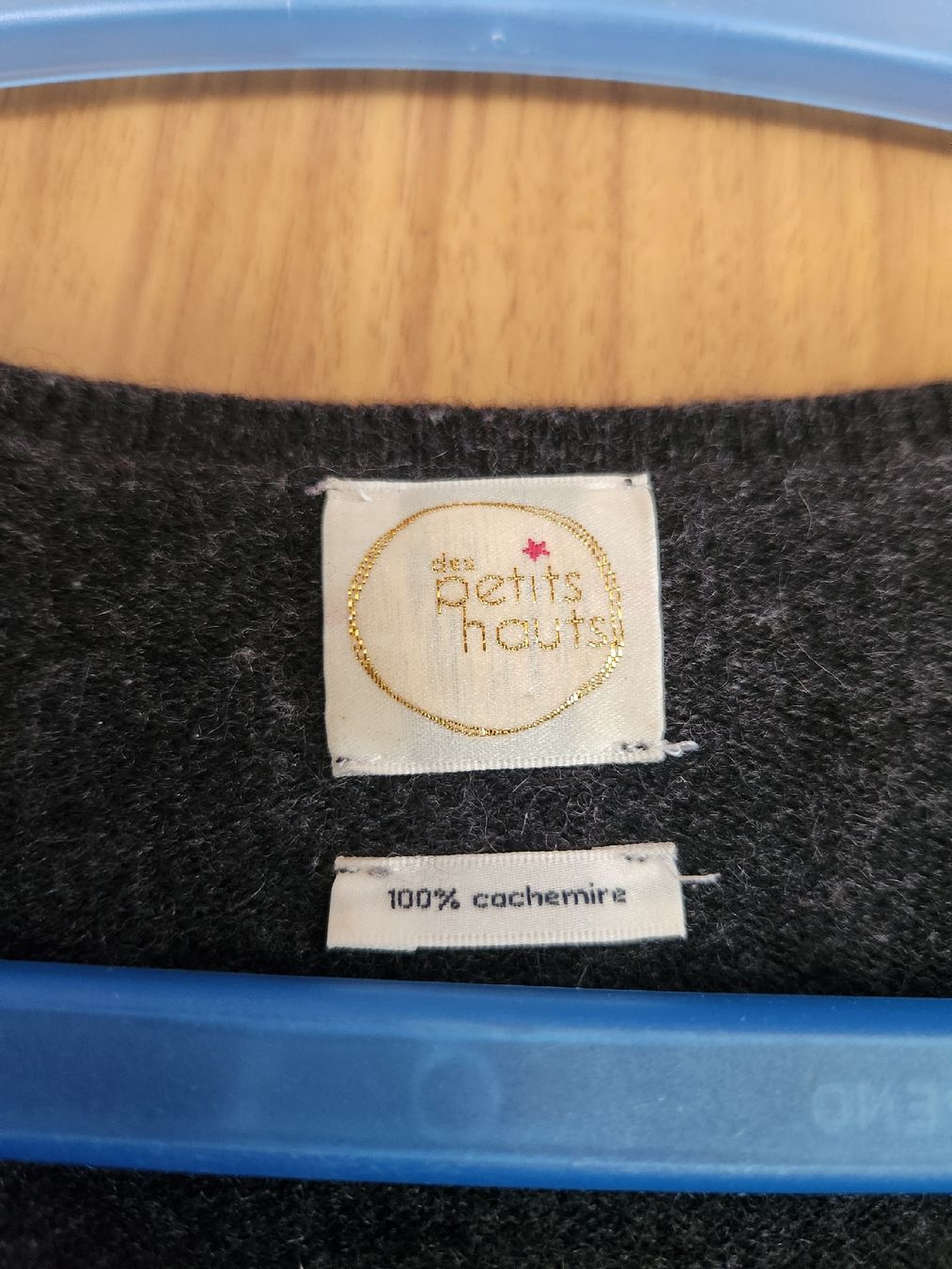 Des Petits Hauts Pulls & Sweat-shirts: Pull col V Des Petits Hauts 100% cachemire anthracite  S/M – D'occasion à Niedergösgen par Eva2410 2