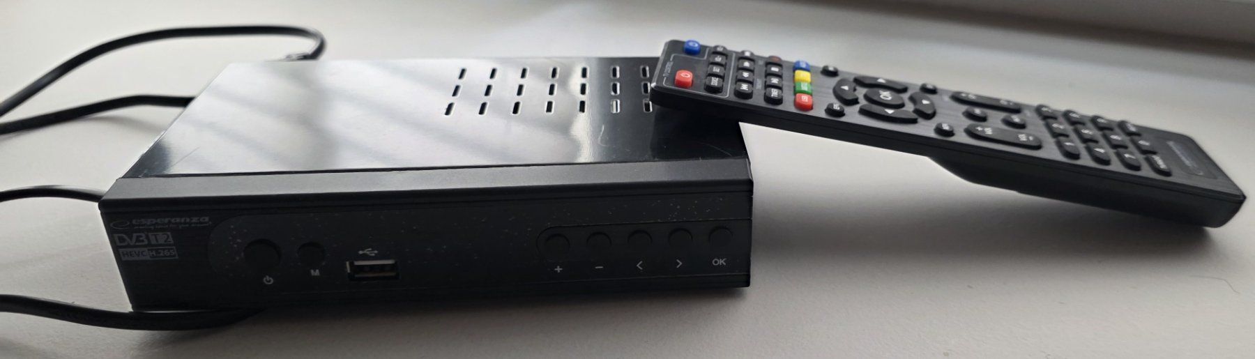 Ricevitori: DVB-T2 Receiver Esperanza EV106P mit Fernbedienung CH – Usato da Malans GR venduto da Surfyunkee