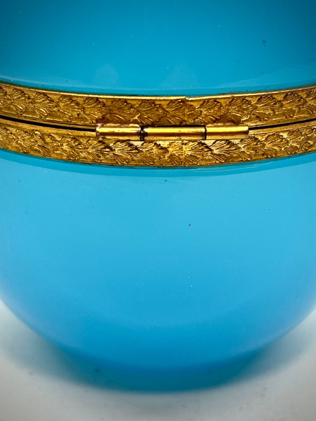 Flaconi: Französisches Opaline‑Glasobjekt mit Ormolu‑Monturen – Usato da Männedorf venduto da MrAnderson 2