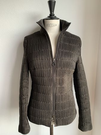 AKRIS: Super elegante dunkelbraune Stepp-Jacke, 36