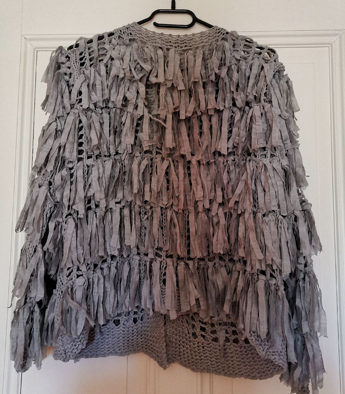 Giacche: Strickjacke mit Fransen, Yeti Style.  – Usato da Uerikon venduto da pink_flamingo 2