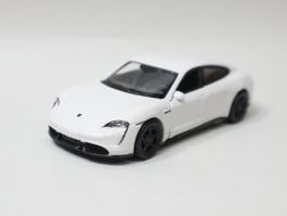 Maisto Porsche Taycan Turbo S