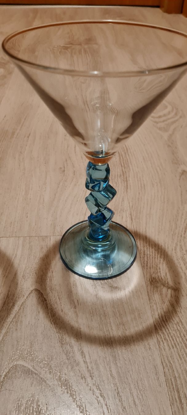 Bicchieri: Blaue Cocktailgläser - 6er Set – Nuovo (secondo la descrizione) da Münsingen venduto da Cuci31 2