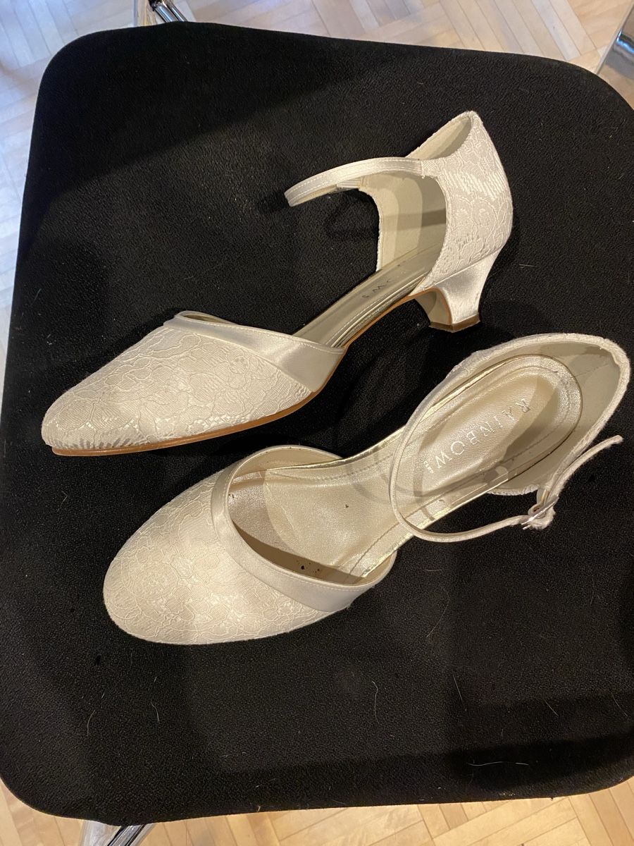 Scarpe da donna: Brautschuhe der Marke Rainbow, Grösse 6.5 – Nuovo (secondo la descrizione) da Murgenthal venduto da anmedlung 1