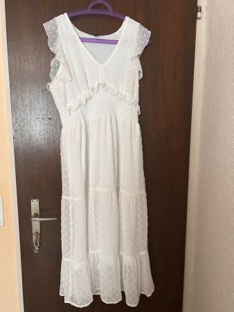 Kleid weiss lang mit Rüschen
