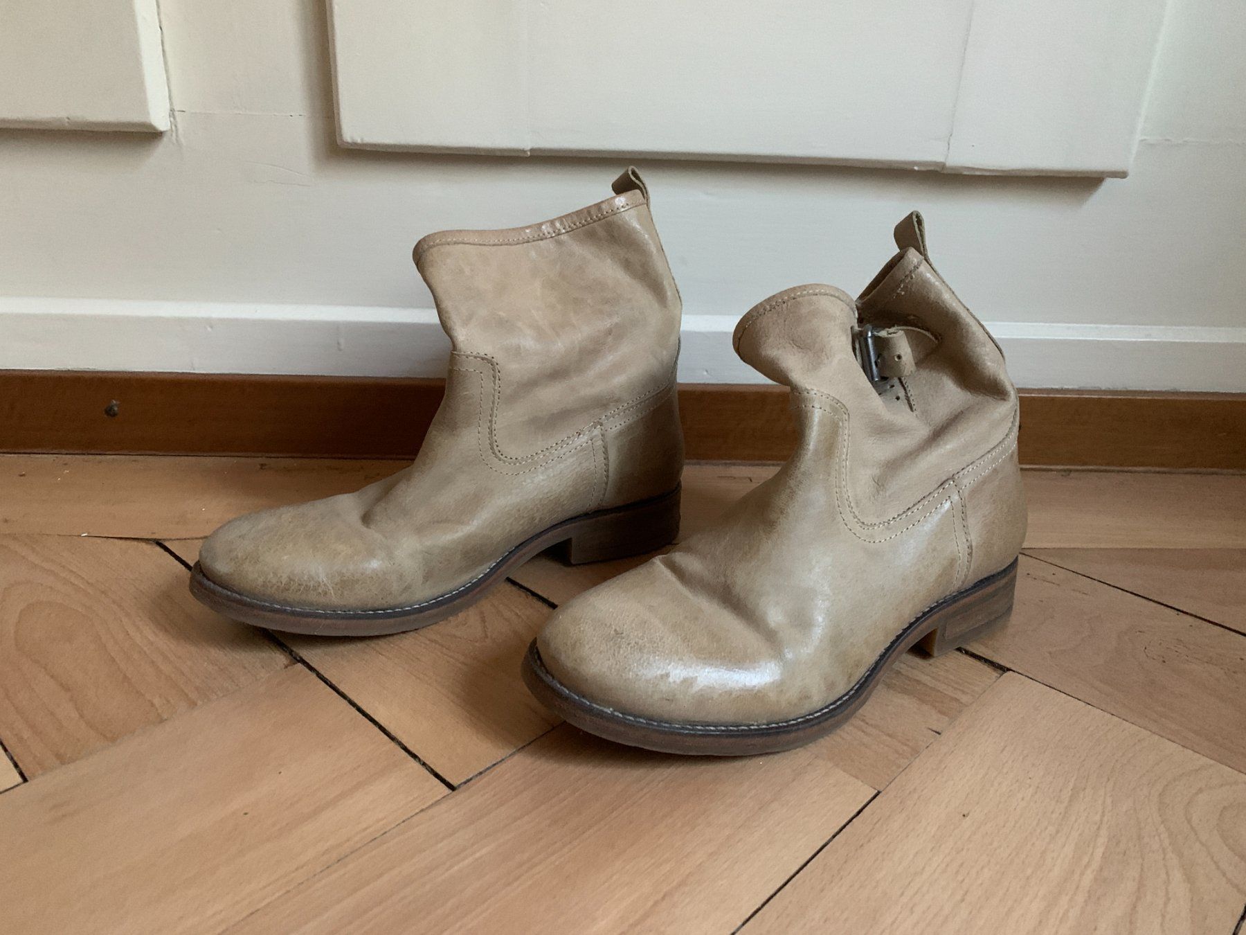 Damenschuhe: KOAH - Leder Stiefelette beige 39 – Gebraucht aus Zürich von Diazaio