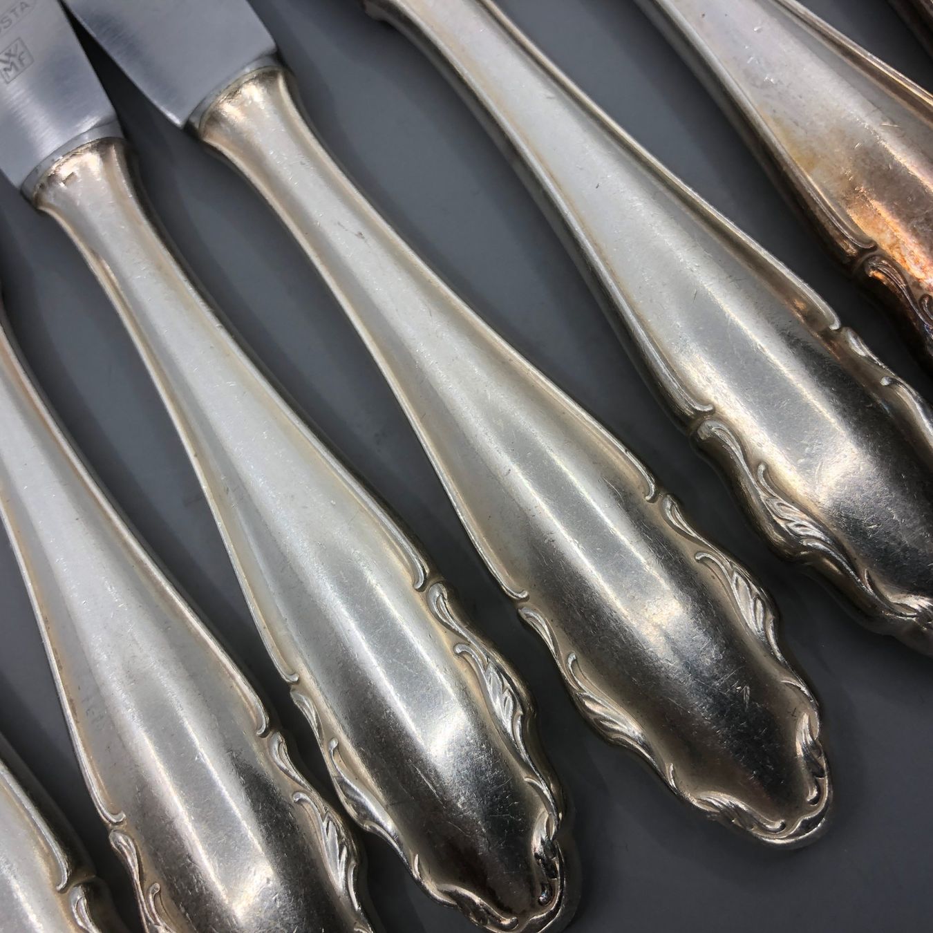 Posate: 2x Tafelmesser versilbert WMF Modell 2200 – Usato da Basel venduto da Tiabeanie