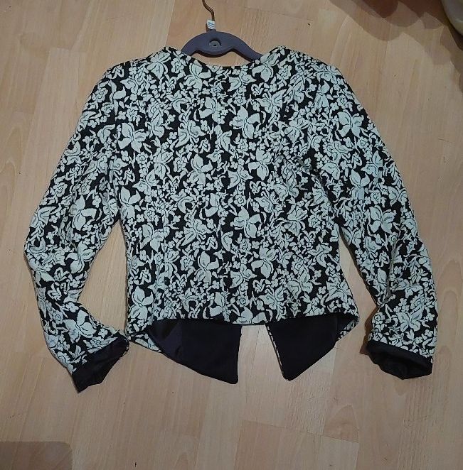 Jacken: Blazer Jacke mit Muster, Grösse S, Top Zustand – Gebraucht aus Zufikon von brocki5621 2