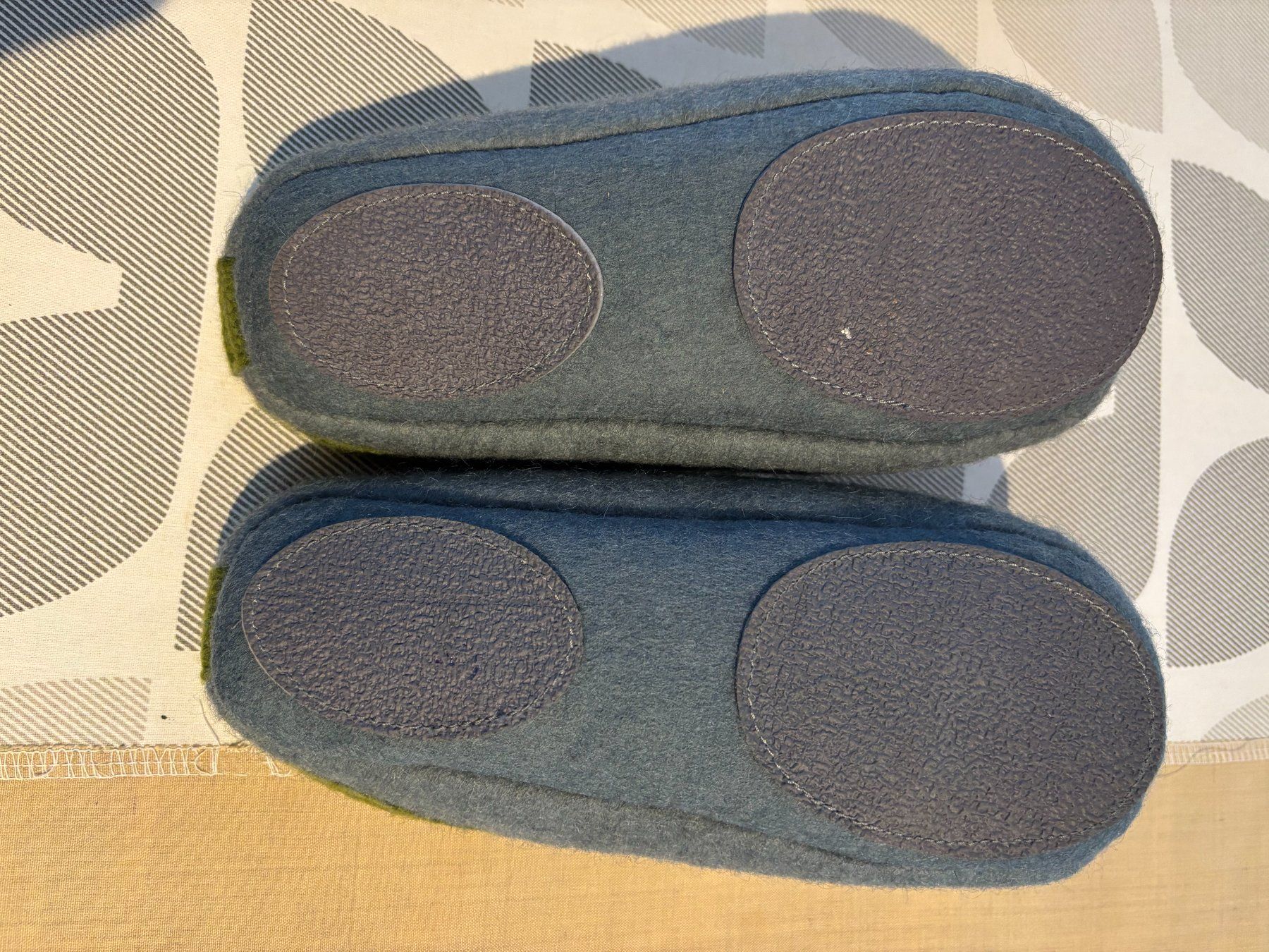 Scarpe da uomo: pantoufles - 36 - neuves - légère différence de couleur – Nuovo e nell'imballaggio originale da Tannay venduto da paraplu 1