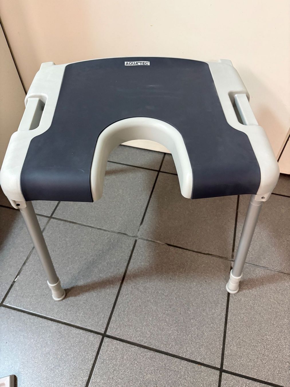 Stühle: Dusch-Stuhl – Gebraucht aus Arlesheim von Spielmax 3