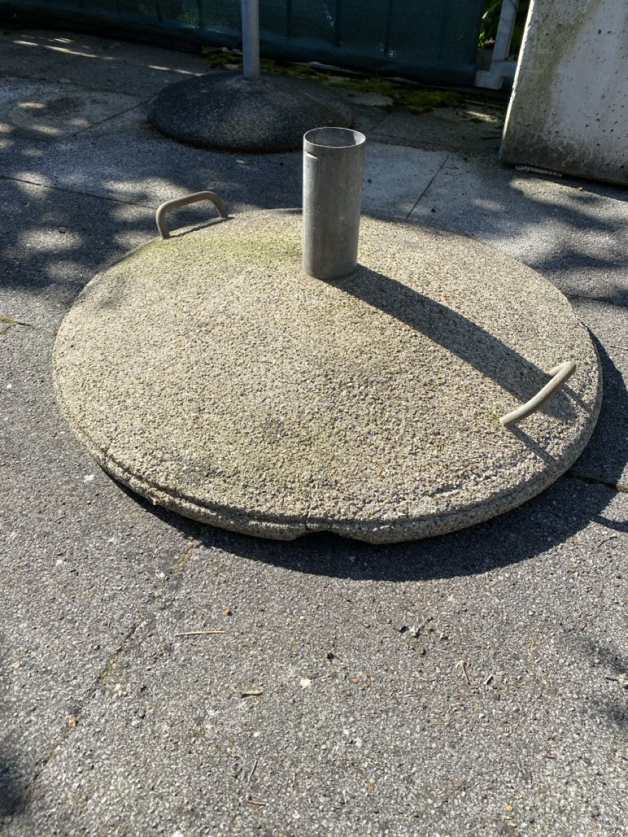 Altro: Schirmständer Betonsockel – Usato da Schmerikon venduto da wespejr 2