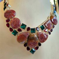 Edles Collier mit Edelsteinen – Ein Hauch von Luxus für Sie!