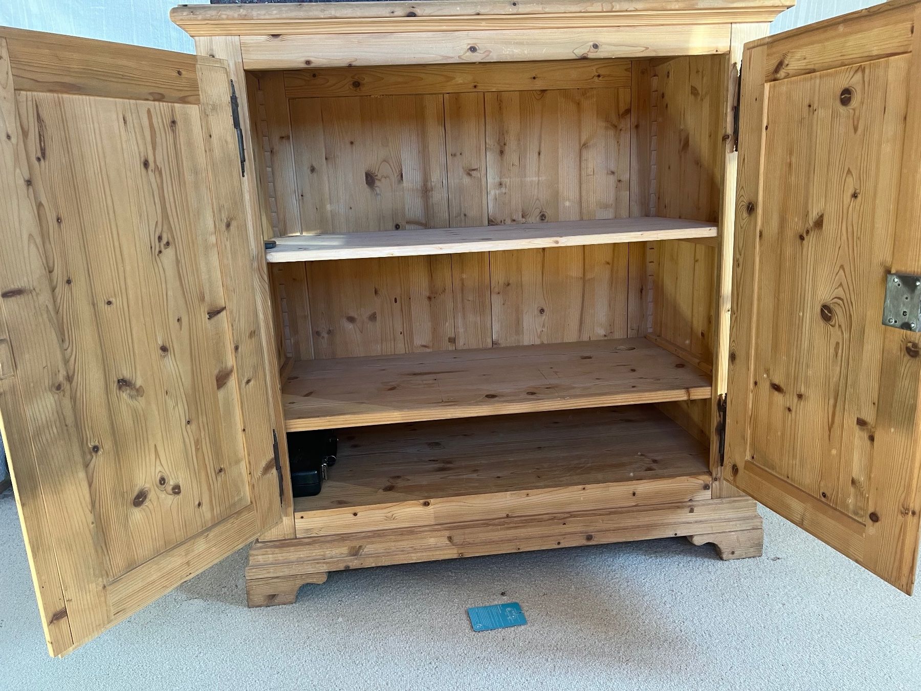 Armoires: Schrank – D'occasion à Arlesheim par groethli47