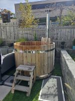 Holz-Hotpot aus Thermoholz, Ø 1,6 m für 5–6 Personen