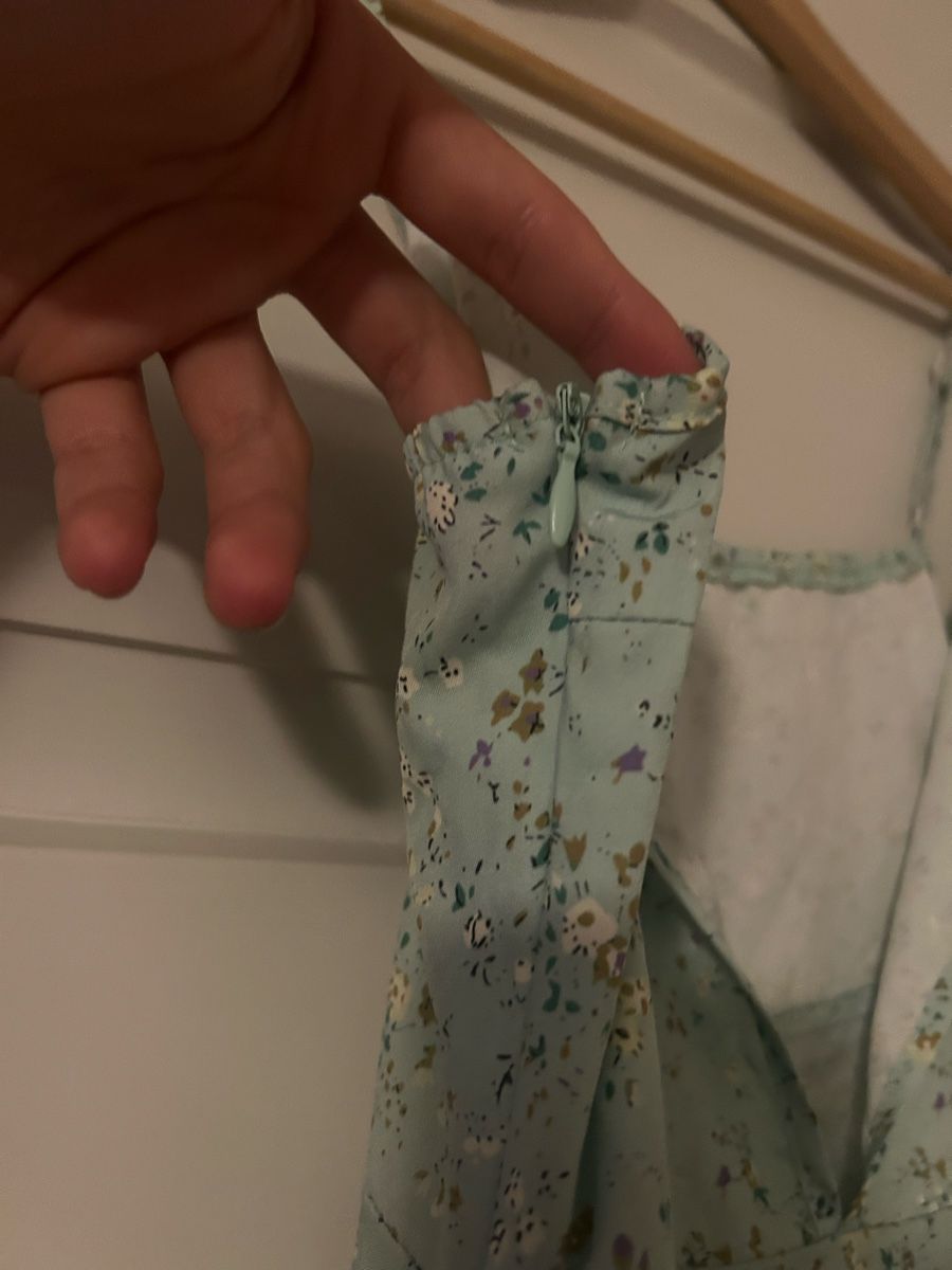 Shein Vestiti: Blumenkleid mit Bindedetail Grösse S mit Reisverschluss – Usato da Frauenfeld venduto da jae_vs6j 3