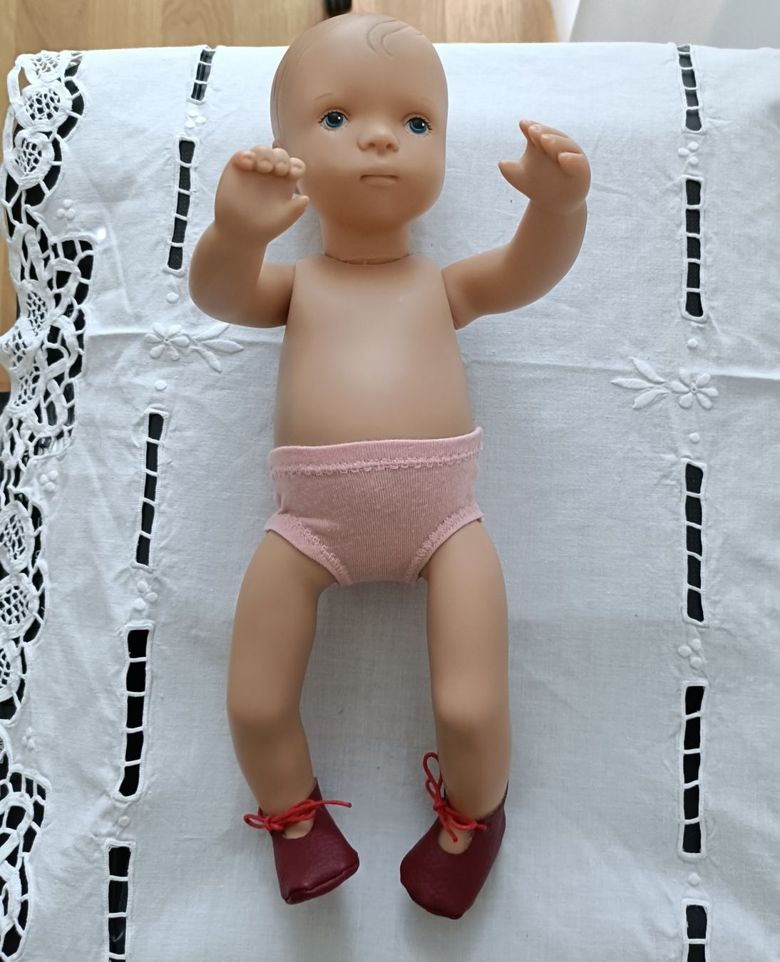Bambole: Fürs Sasha Baby oder Natterer 32 cm: Schühli rot – Nuovo e nell'imballaggio originale da Seewen SZ venduto da 27maan 3