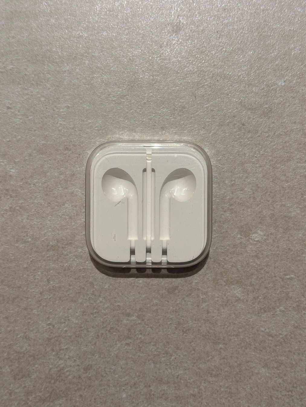 Apple Cuffie: Apple EarPods Case – Usato da Rickenbach b. Wil venduto da Salsch 1