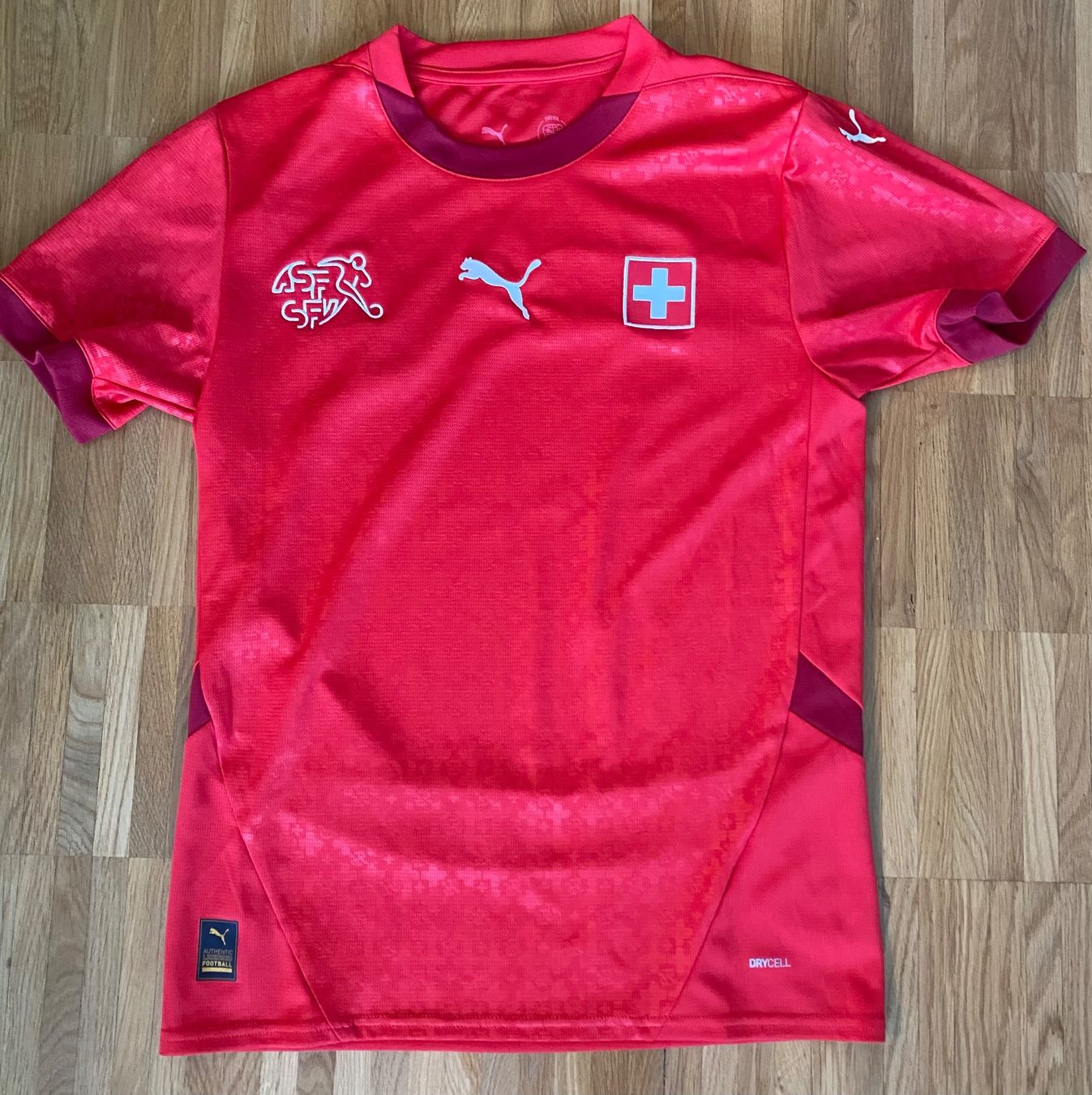 Canottiere & Pantaloni: Fussball-Trikot Schweiz, Damen, S – Usato da Zürich venduto da basse1976