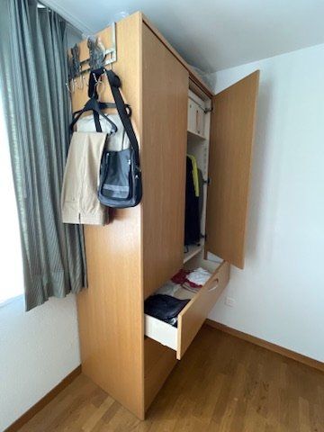 Armadi: Hoher Kleiderkasten mit 3 Schubladen – Usato da Gelterkinden venduto da RemoViscardi 1