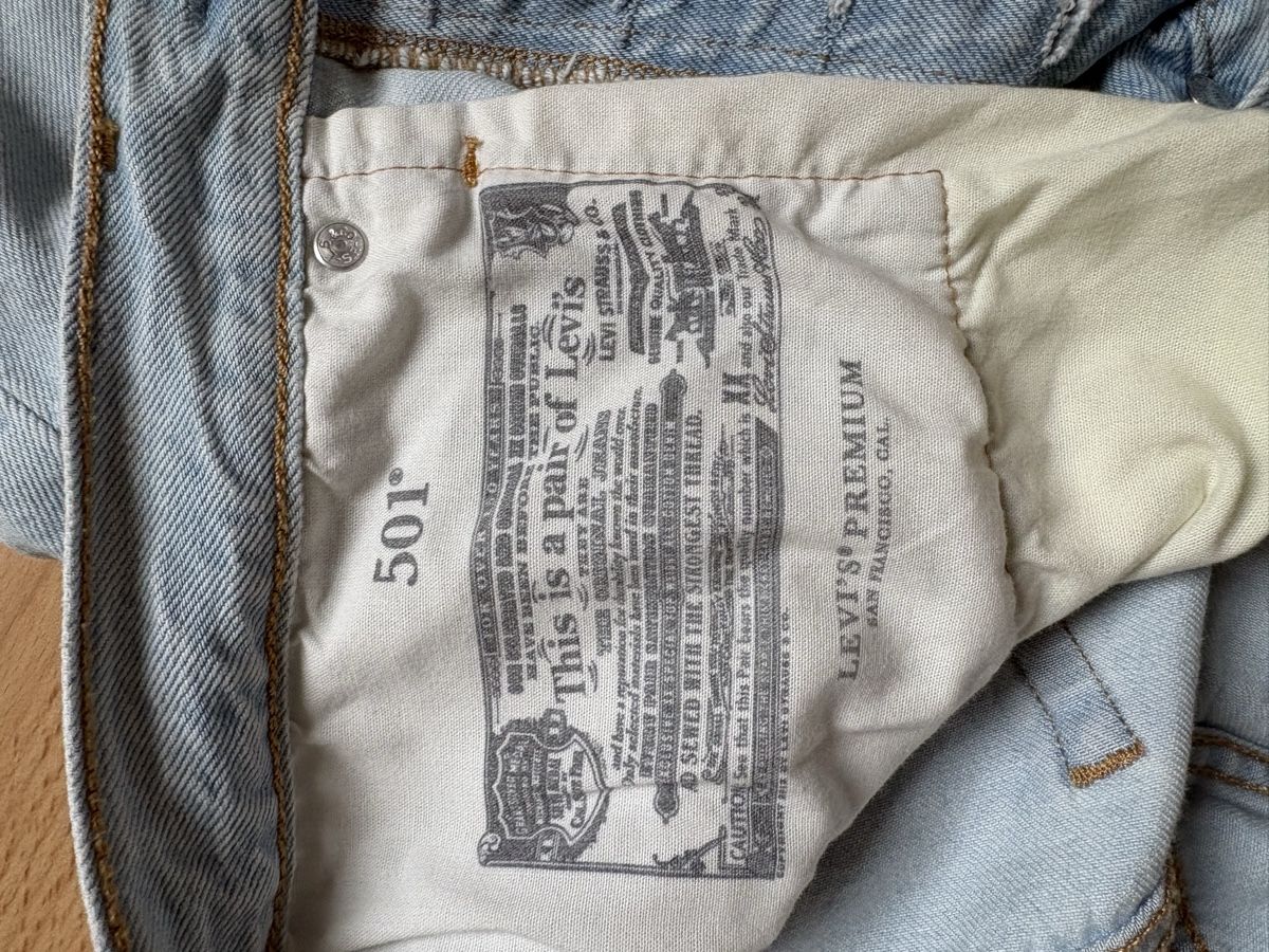 Levi's Jeans: Levi Strauss & Co hellblaue Jeans Shorts – Usato da Wädenswil venduto da ich654321 4