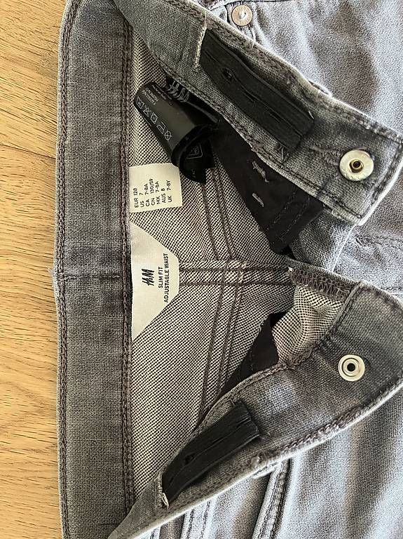 Pantalons: Neue Jeanshose Gr.128 – D'occasion à Oberkirch LU par ocki 1